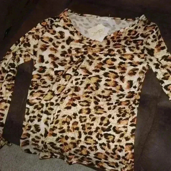 Olivia Rae Animal print top sz Large - Picture 1 of 2